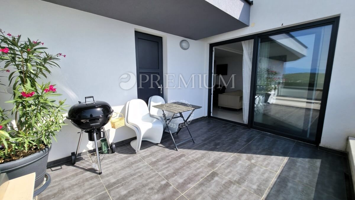 Njivice, 2 appartamenti arredati con vista mare