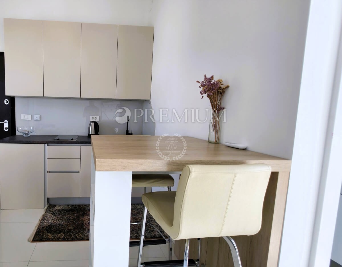 Njivice, 2 appartamenti arredati con vista mare