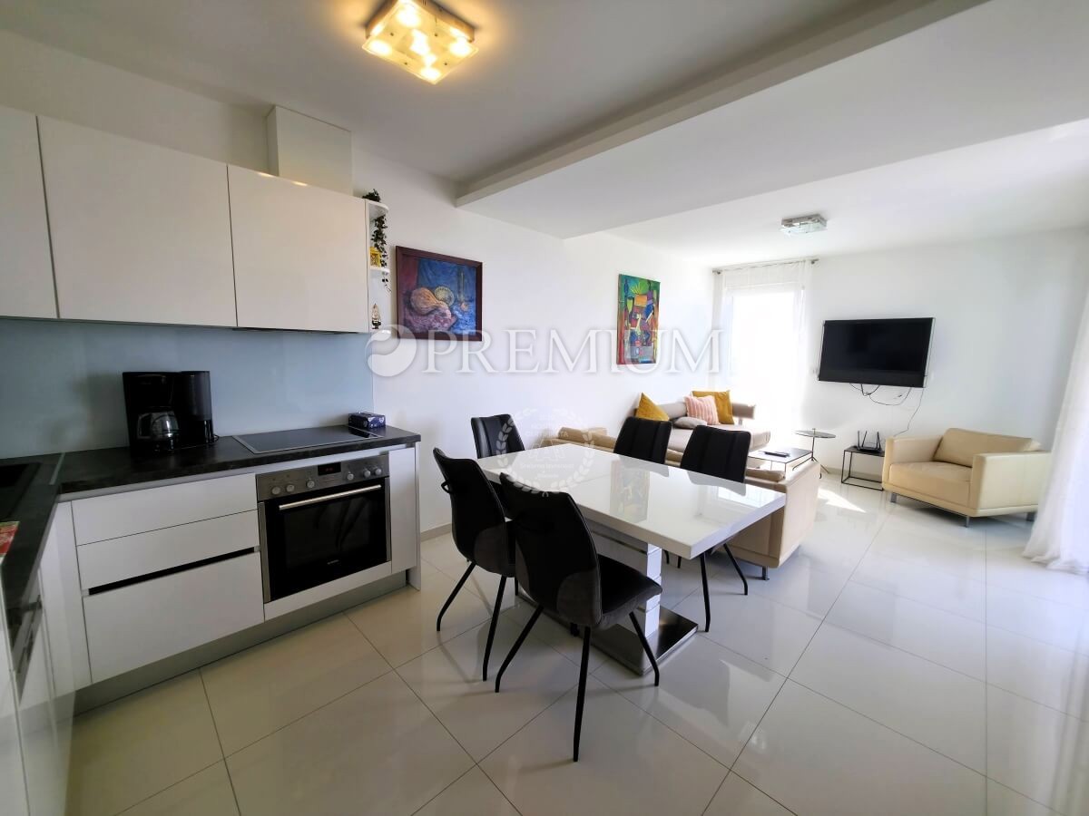 Njivice, 2 appartamenti arredati con vista mare