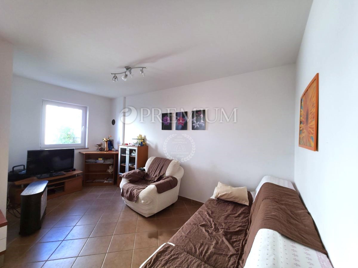 Malinska, Appartamento al Piano Terra con Piscina, a 150 m dal Mare!