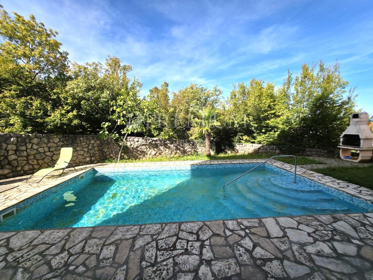 Malinska, Appartamento al Piano Terra con Piscina, a 150 m dal Mare!