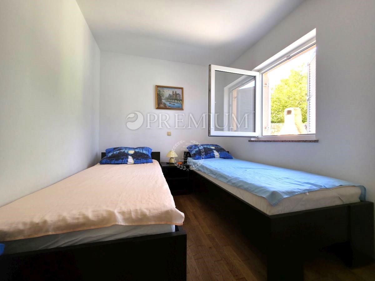 Malinska, Appartamento al Piano Terra con Piscina, a 150 m dal Mare!