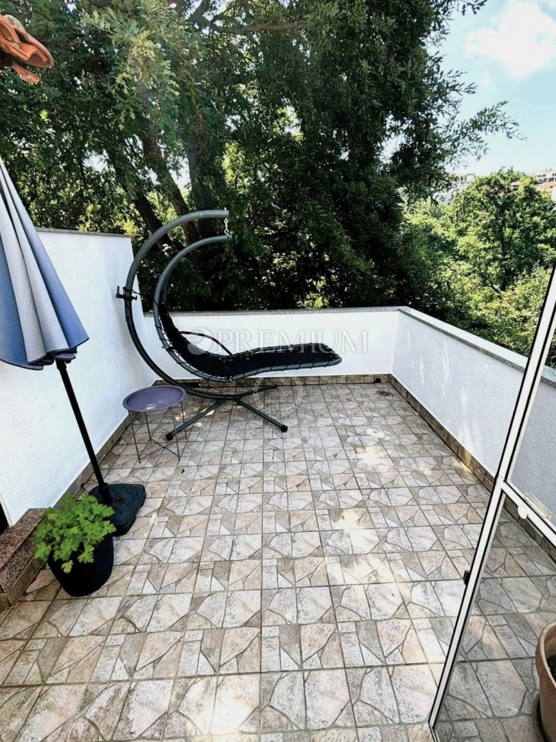 Njivice, appartamento in vendita – ottima posizione!