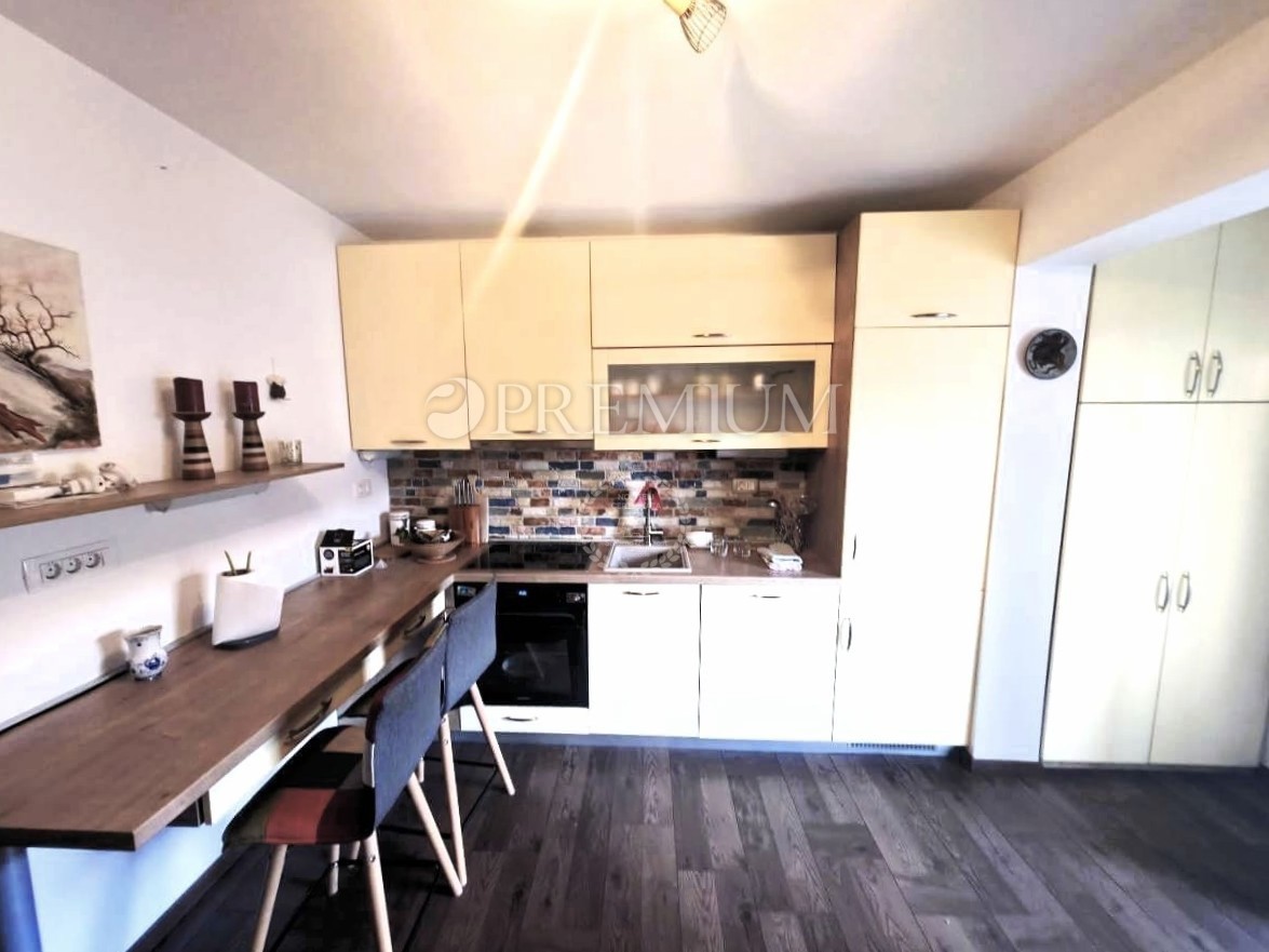 Njivice, appartamento in vendita – ottima posizione!