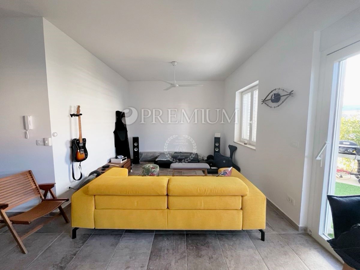 Malinska – appartamento al piano terra con giardino!