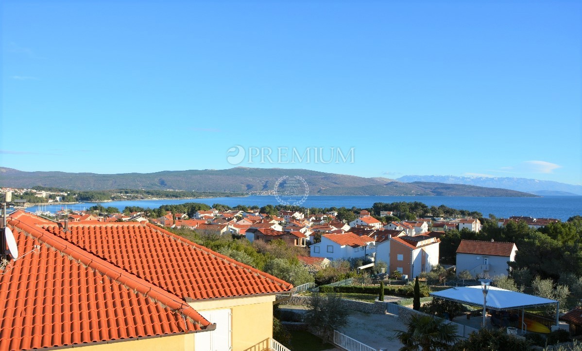 Città di Krk, appartamento in vendita in posizione eccellente con splendida vista sul mare!