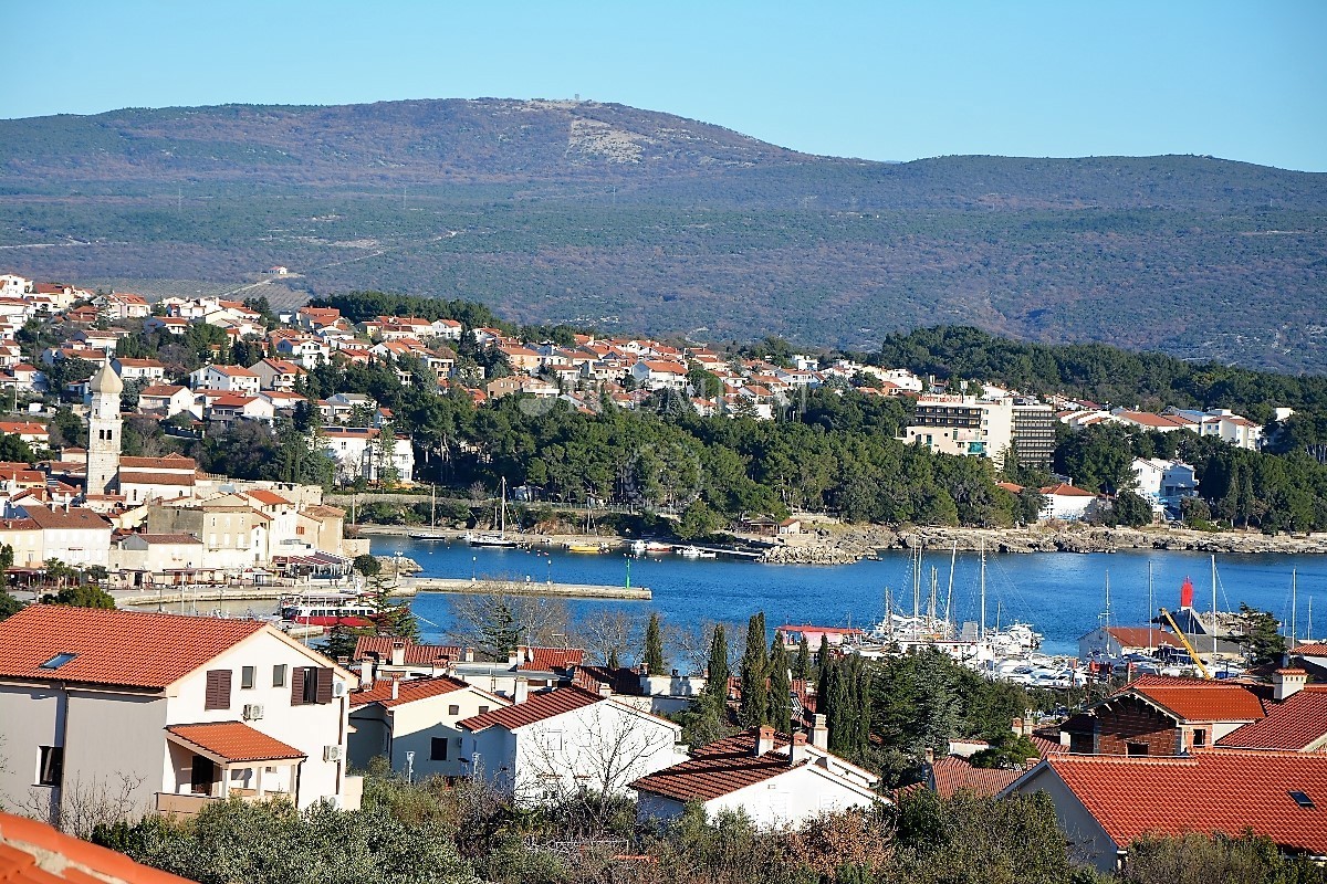 Città di Krk, appartamento in vendita in posizione eccellente con splendida vista sul mare!