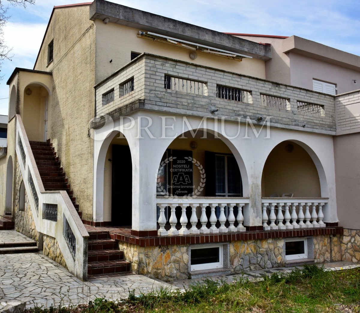 Malinska, vendita, casa bifamiliare a soli 250m dal mare!