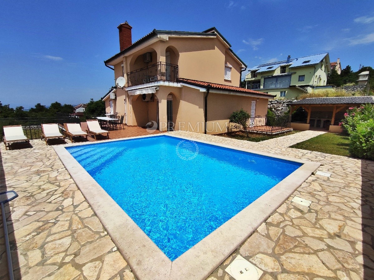 Šmrika, vendita di una casa indipendente con piscina!