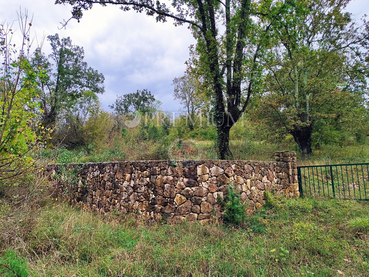 Malinska, terreno edificabile, a soli 160 metri dal mare!