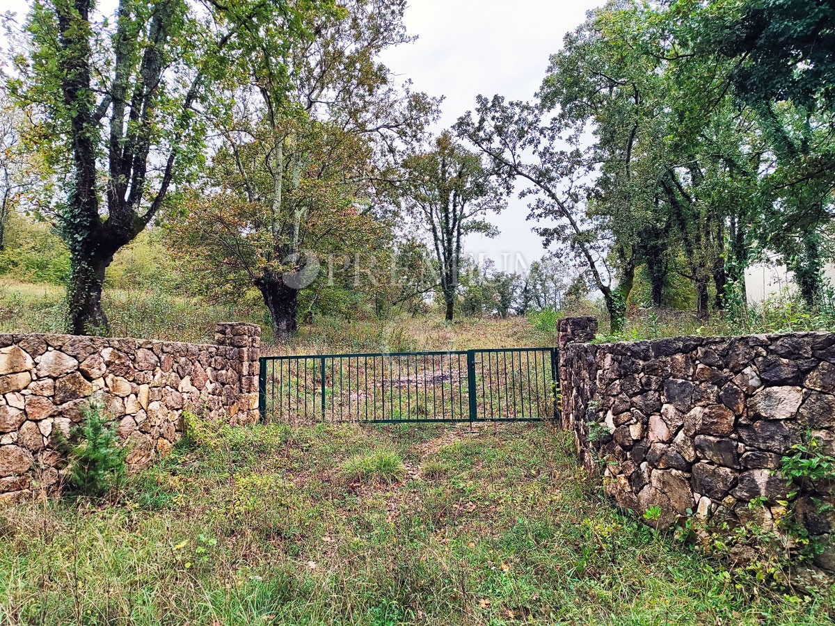 Malinska, terreno edificabile, a soli 160 metri dal mare!