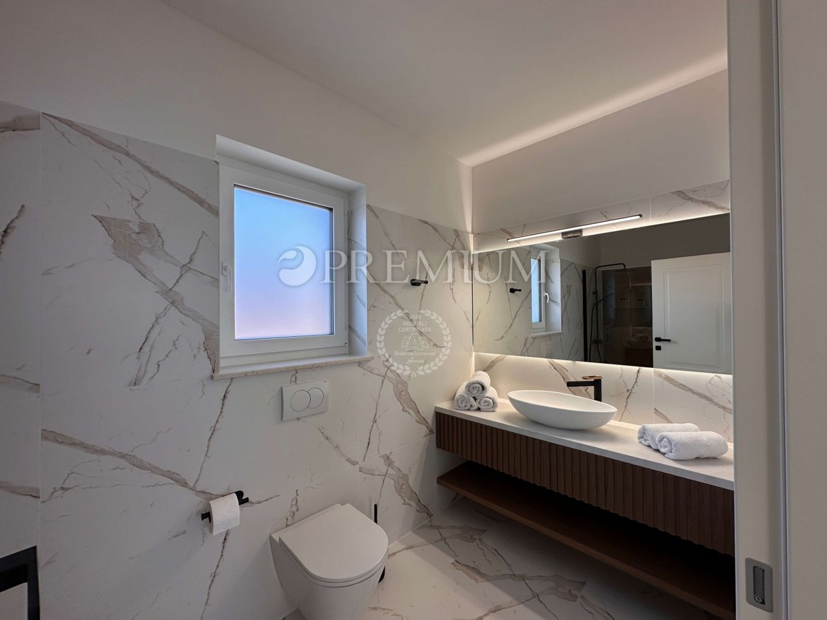 Dobrinj, casa di lusso di nuova costruzione con piscina!