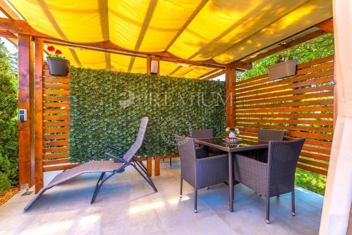 Malinska, appartamento con giardino curato e posto auto!