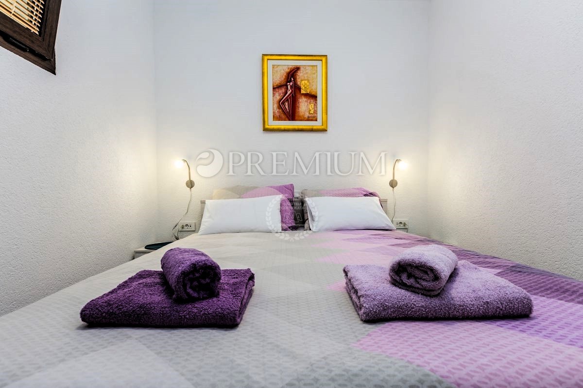 Malinska, appartamento con giardino curato e posto auto!