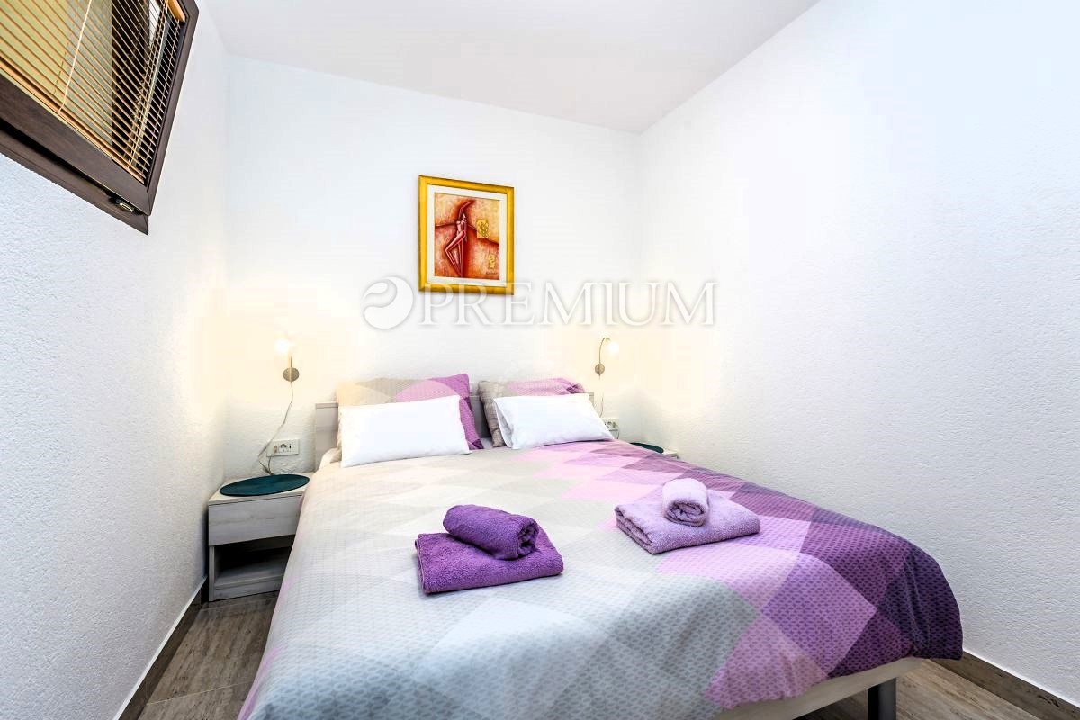 Malinska, appartamento con giardino curato e posto auto!