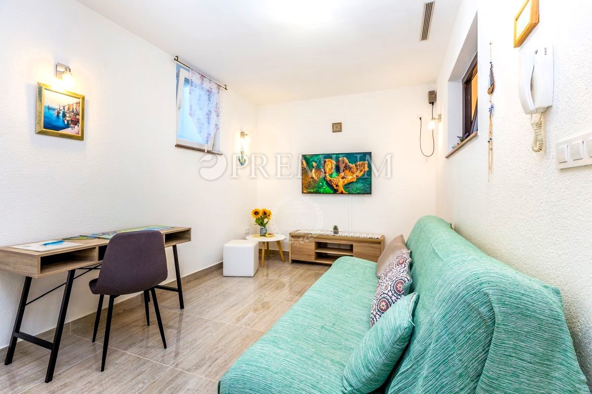 Malinska, appartamento con giardino curato e posto auto!