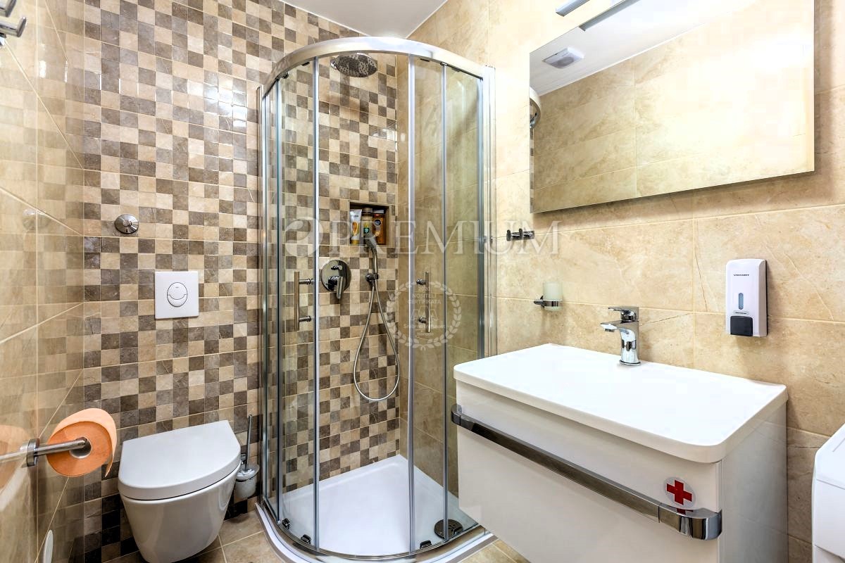 Malinska, appartamento con giardino curato e posto auto!