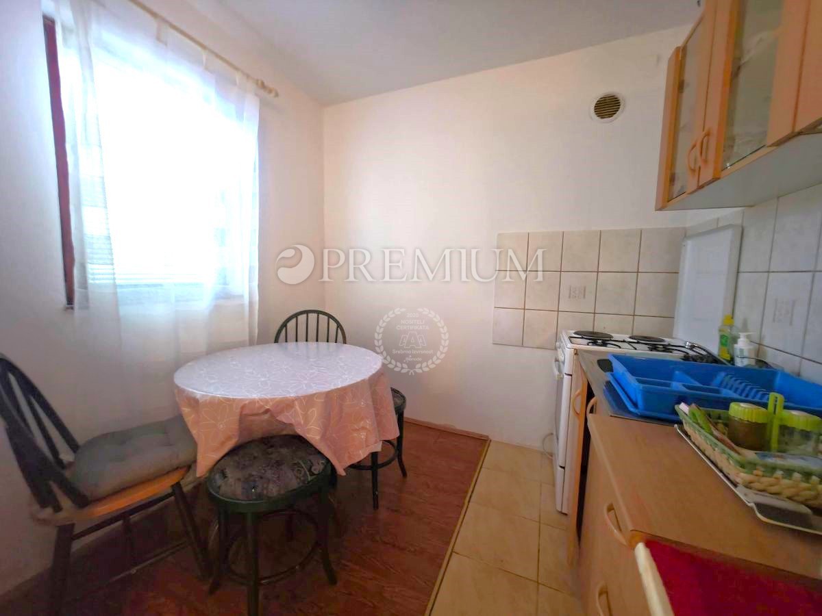 Zona di Vrbnik, Casa Indipendente con Giardino!