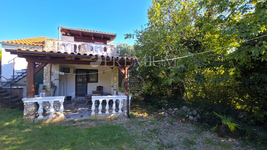 Zona di Vrbnik, Casa Indipendente con Giardino!