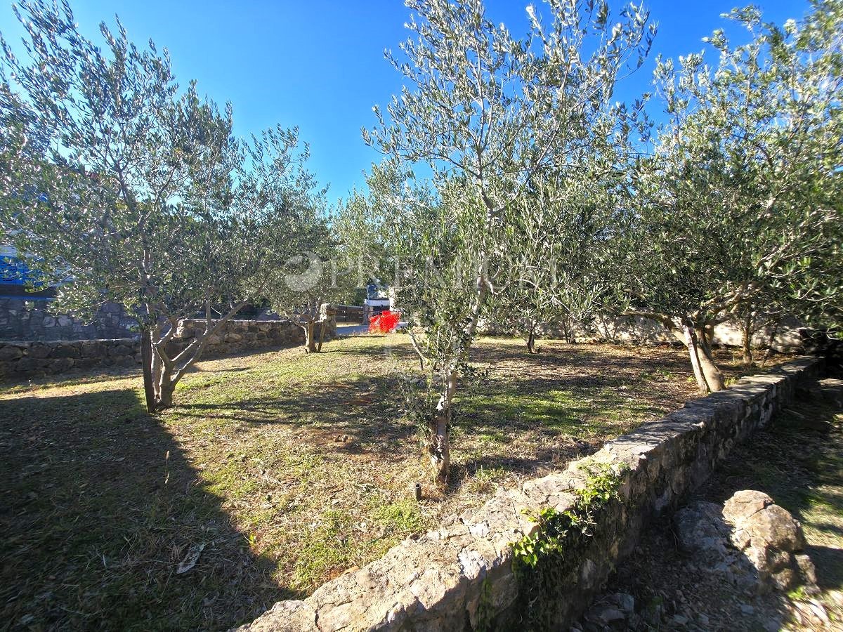 Zona di Vrbnik, Casa Indipendente con Giardino!