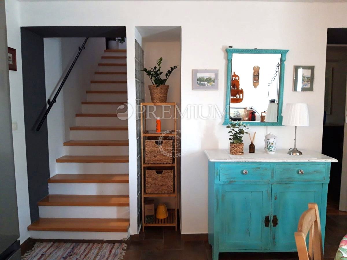 Vicino a Malinska, casa in pietra con piscina e giardino!