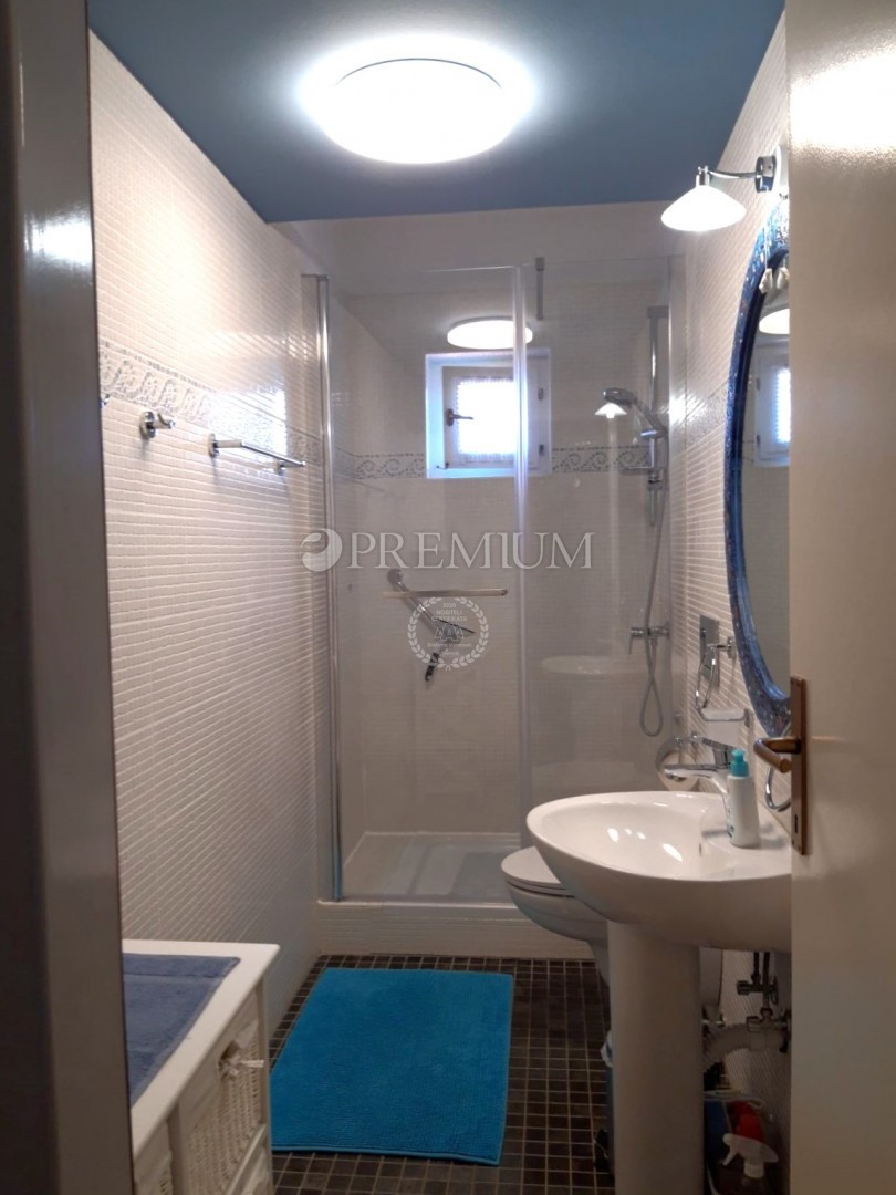 Vicino a Malinska, casa in pietra con piscina e giardino!