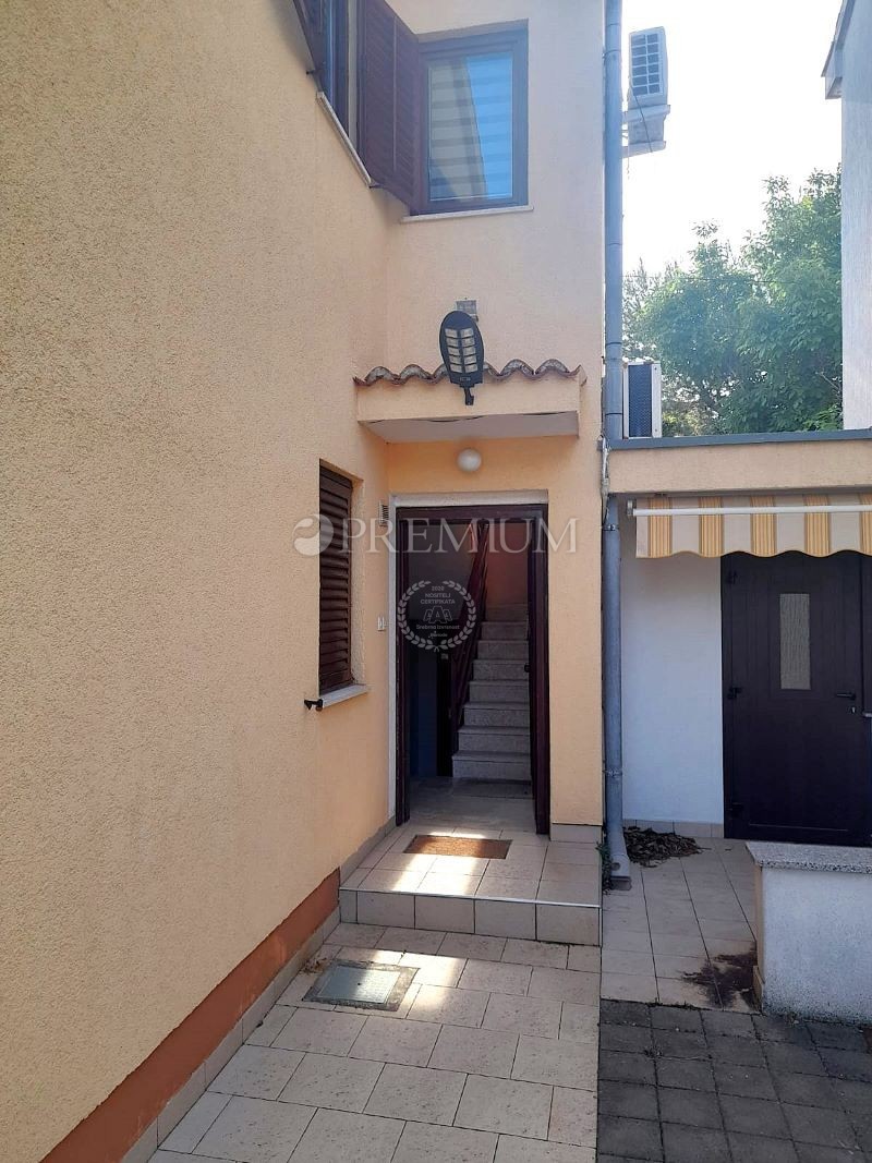 Punat, appartamento con giardino, a 500 m dal mare!