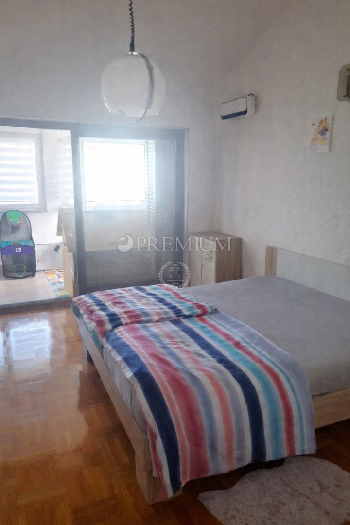 Punat, appartamento con giardino, a 500 m dal mare!