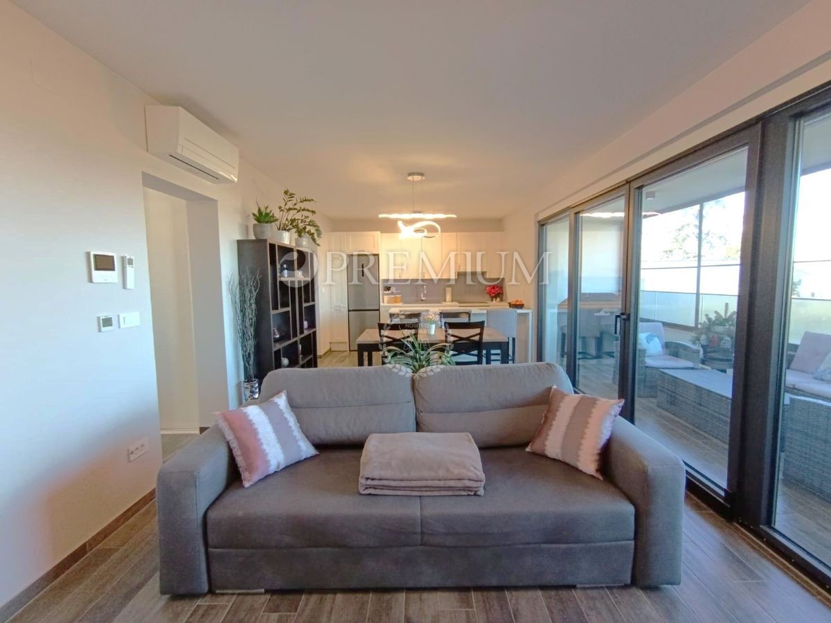 Malinska, appartamento con ampia terrazza in villa urbana!