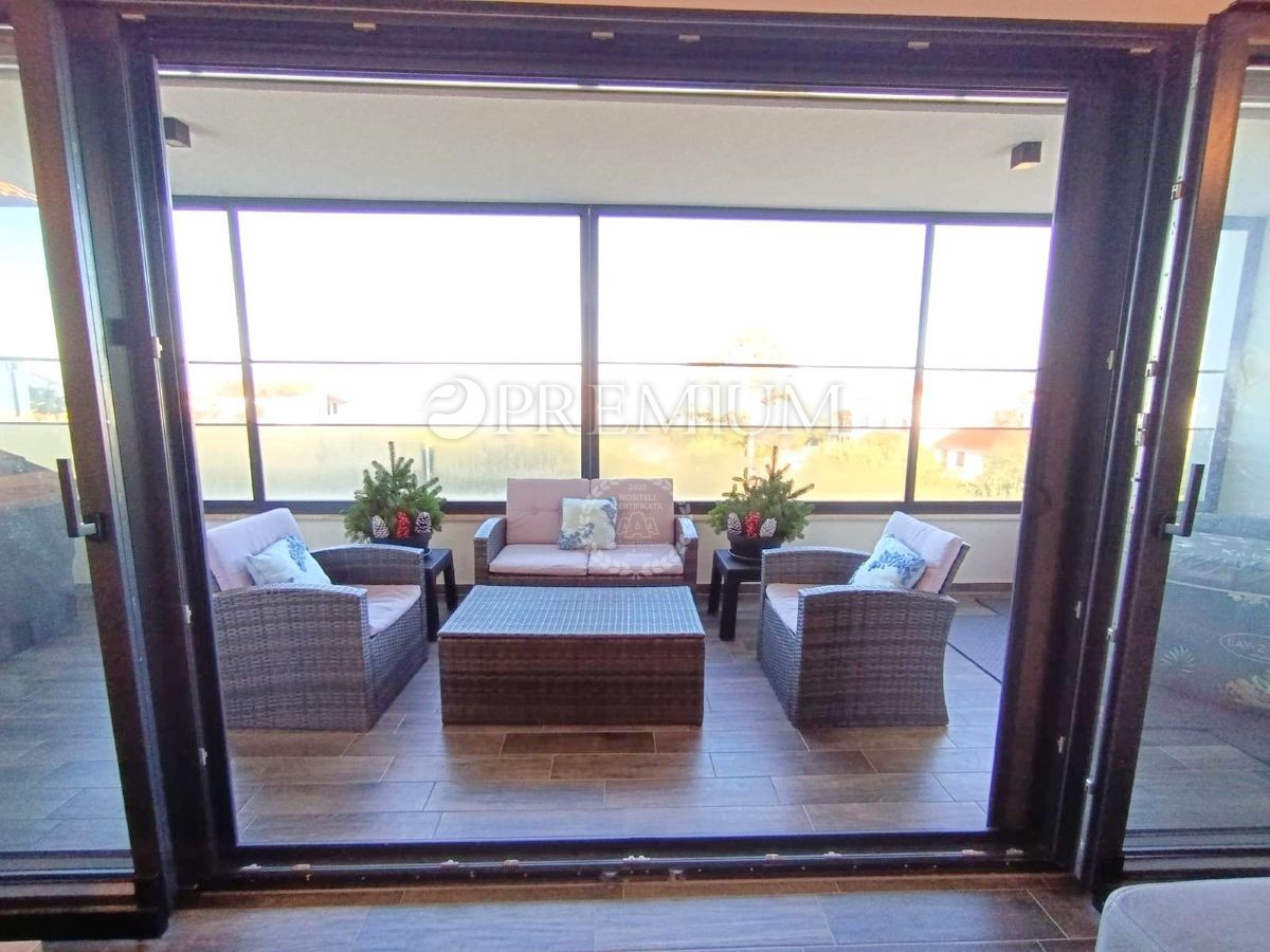 Malinska, appartamento con ampia terrazza in villa urbana!