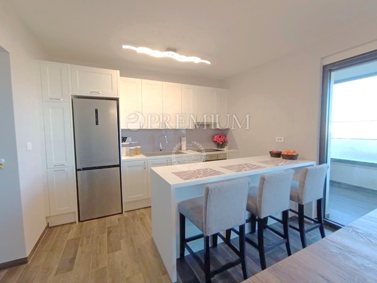 Malinska, appartamento con ampia terrazza in villa urbana!