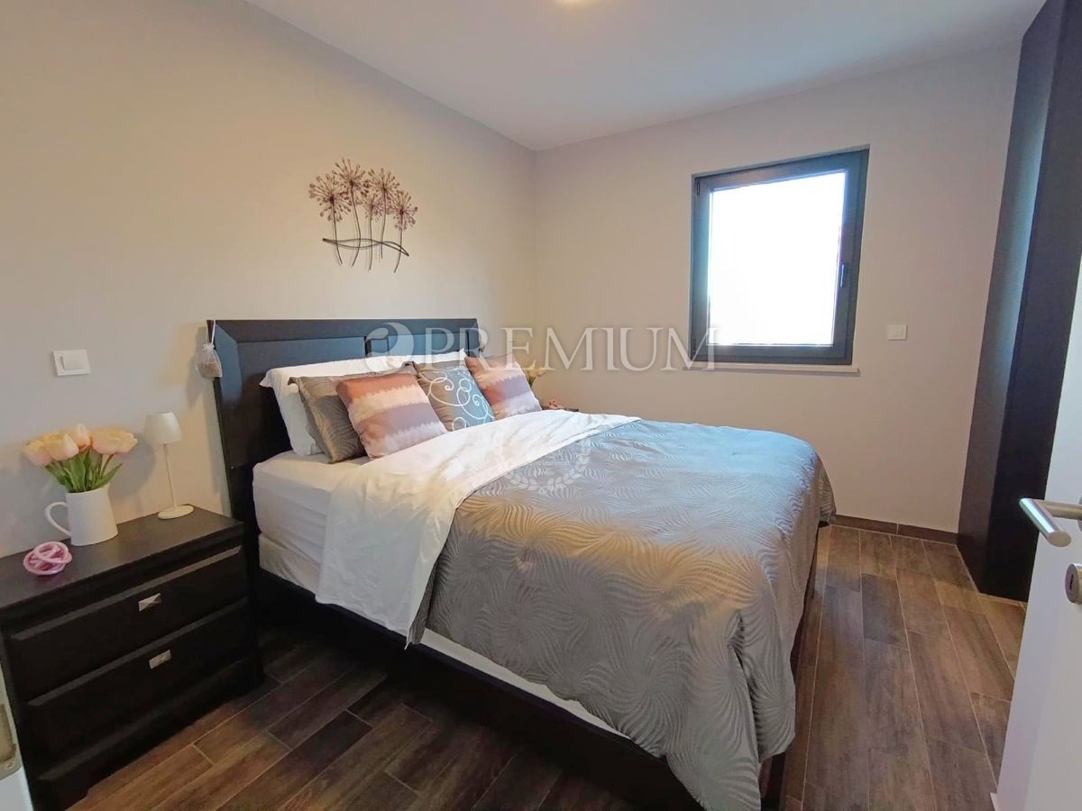 Malinska, appartamento con ampia terrazza in villa urbana!