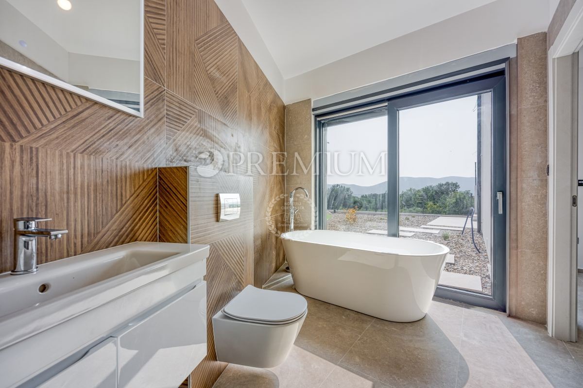 Dintorni della città di Krk, nuova costruzione di lusso, con vista mare e piscina!