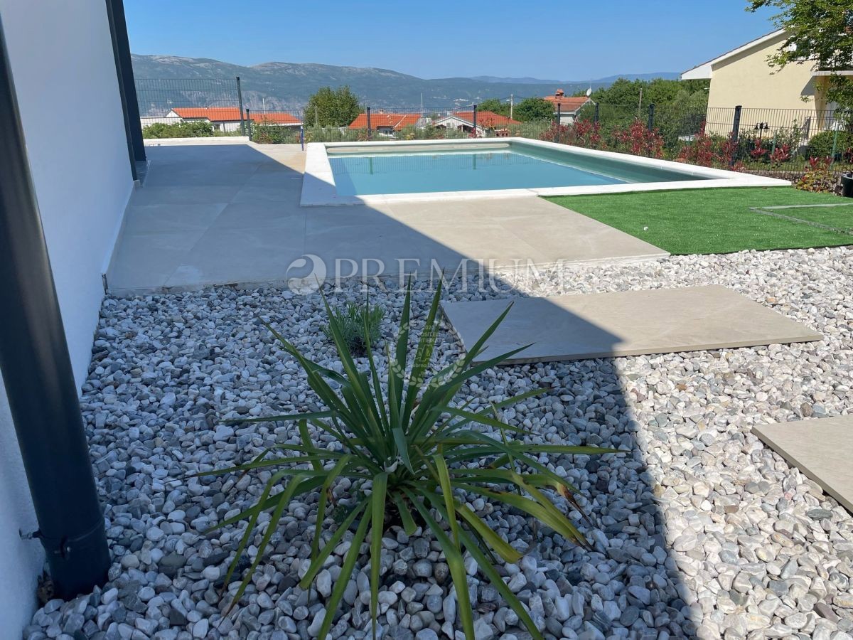 Dintorni della città di Krk, nuova costruzione di lusso, con vista mare e piscina!