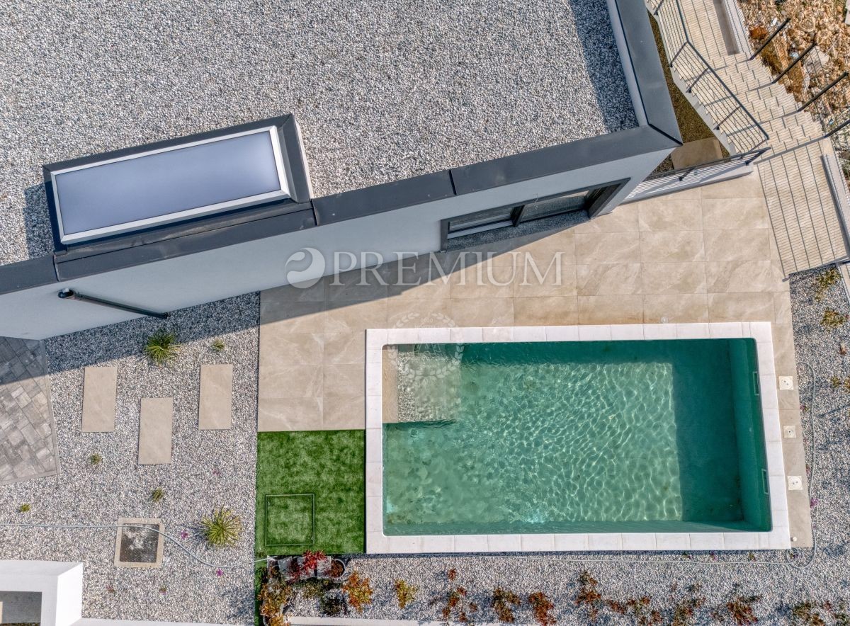 Dintorni della città di Krk, nuova costruzione di lusso, con vista mare e piscina!