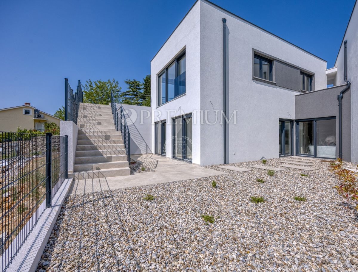 Dintorni della città di Krk, nuova costruzione di lusso, con vista mare e piscina!