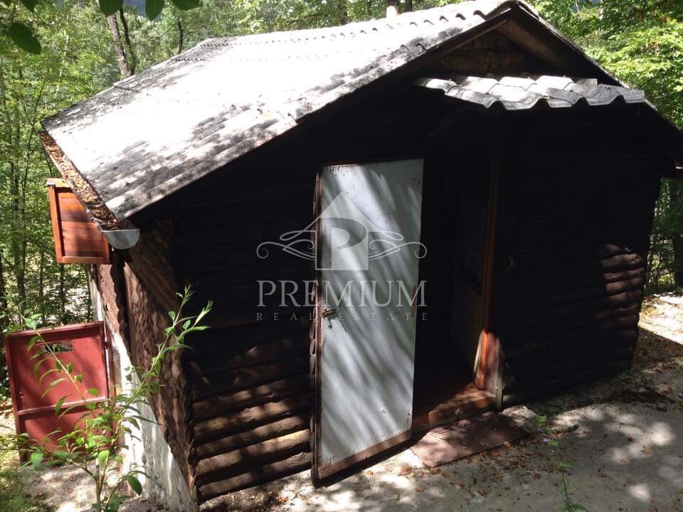CASA DI CACCIA IN LEGNO CON TERRENO 8.971 m2, OCCASIONE!
