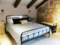 BELLISSIMA STANCIA RISTRUTTURATA CON PISCINA