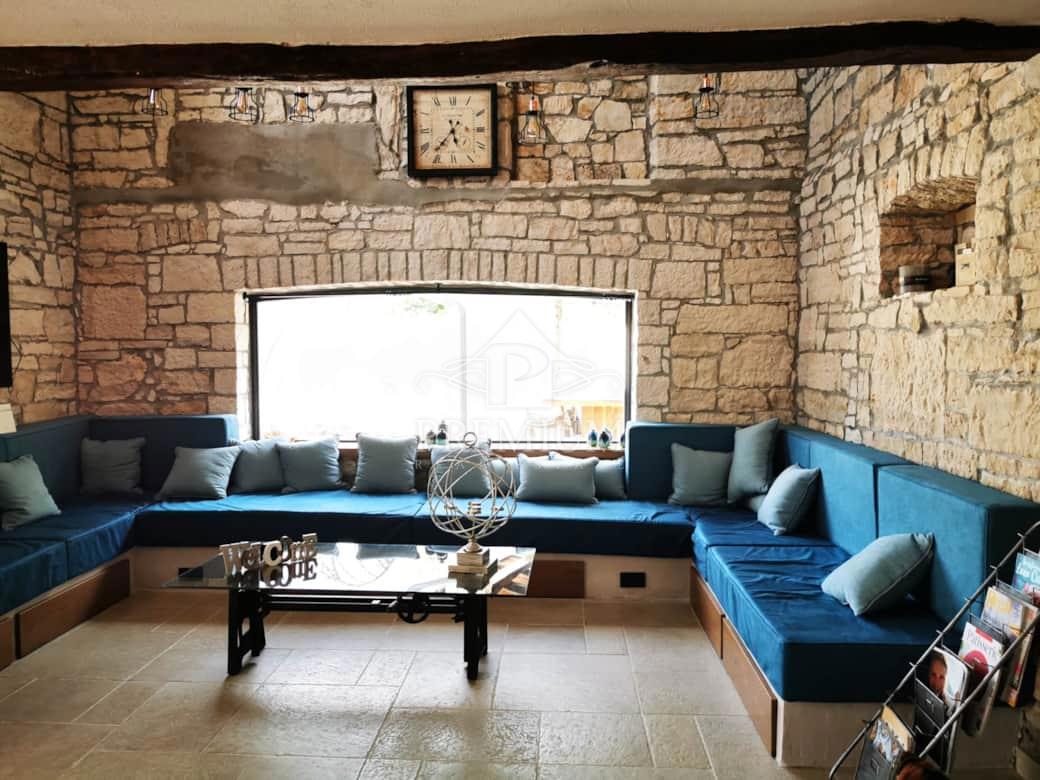 BELLISSIMA STANCIA RISTRUTTURATA CON PISCINA