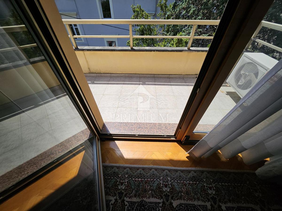 APPARTAMENTO SU DUE PIANI, GARAGE, GIARDINO