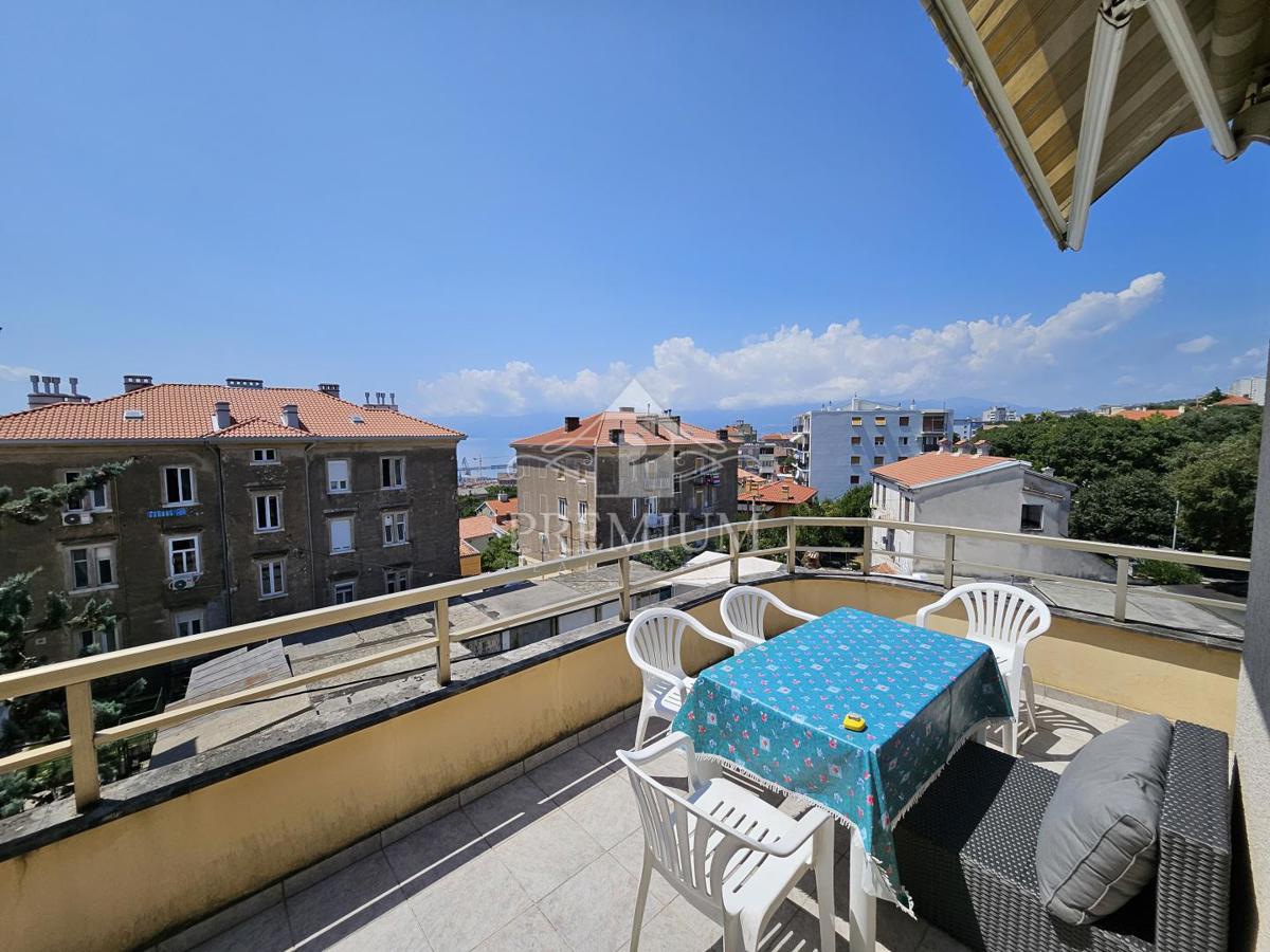 APPARTAMENTO SU DUE PIANI, GARAGE, GIARDINO