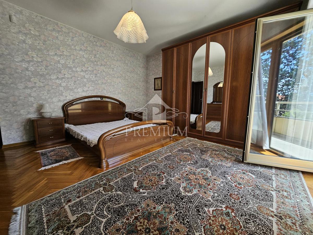 APPARTAMENTO SU DUE PIANI, GARAGE, GIARDINO