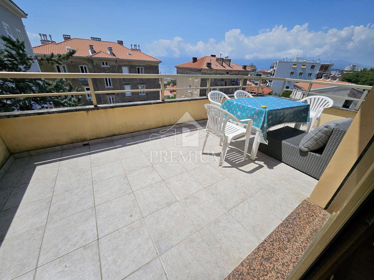 APPARTAMENTO SU DUE PIANI, GARAGE, GIARDINO