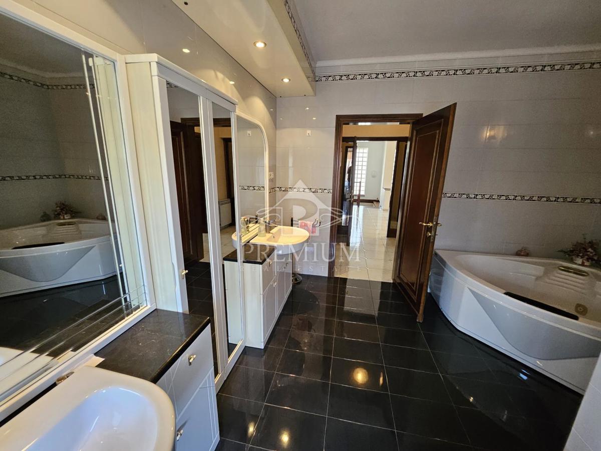 APPARTAMENTO SU DUE PIANI, GARAGE, GIARDINO