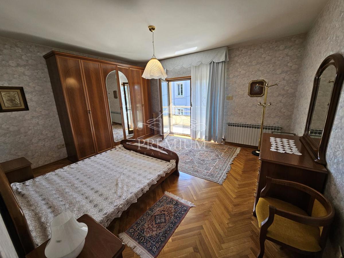 APPARTAMENTO SU DUE PIANI, GARAGE, GIARDINO