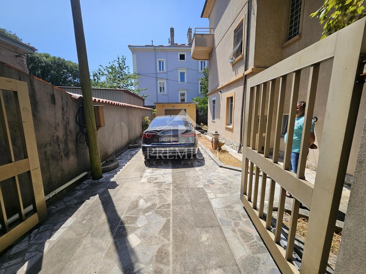 APPARTAMENTO SU DUE PIANI, GARAGE, GIARDINO