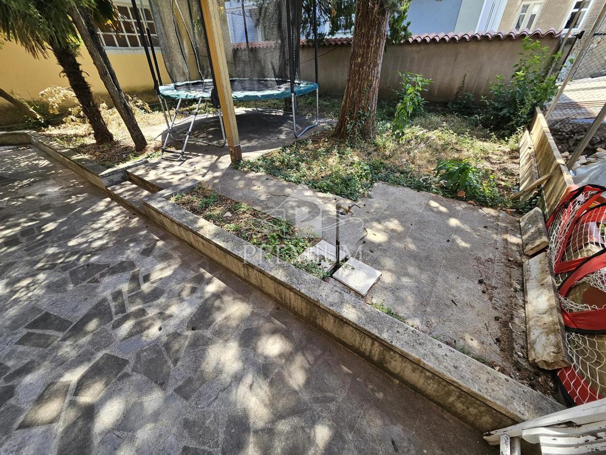 APPARTAMENTO SU DUE PIANI, GARAGE, GIARDINO