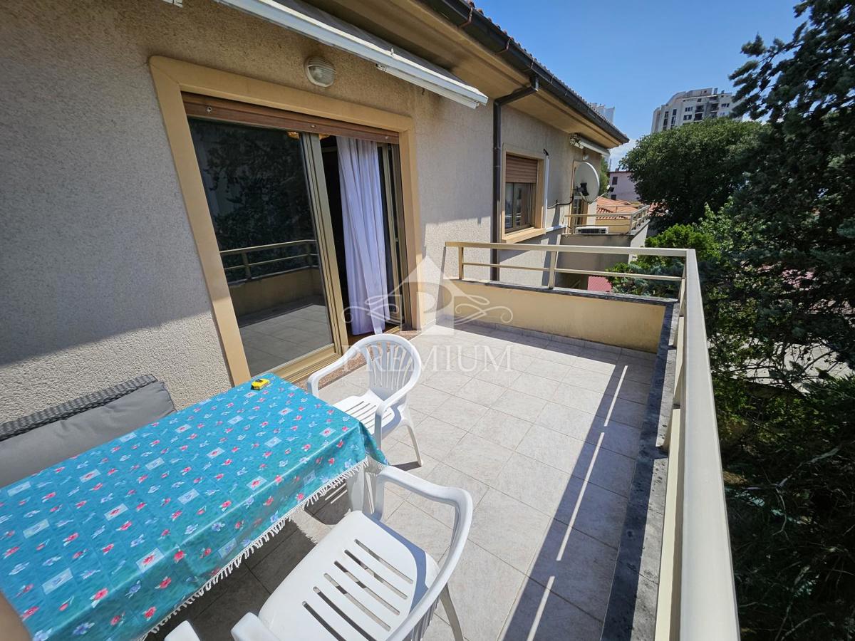 APPARTAMENTO SU DUE PIANI, GARAGE, GIARDINO