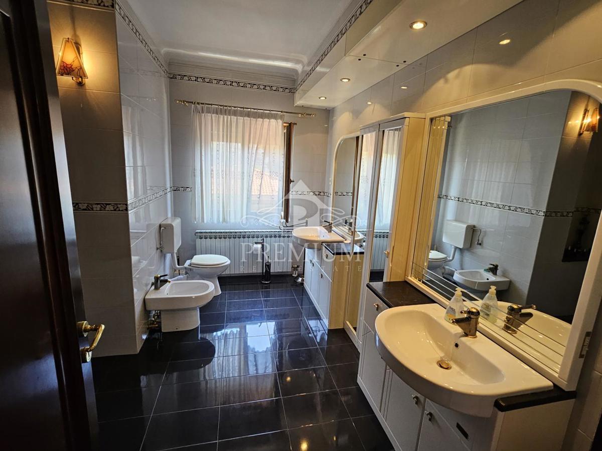 APPARTAMENTO SU DUE PIANI, GARAGE, GIARDINO