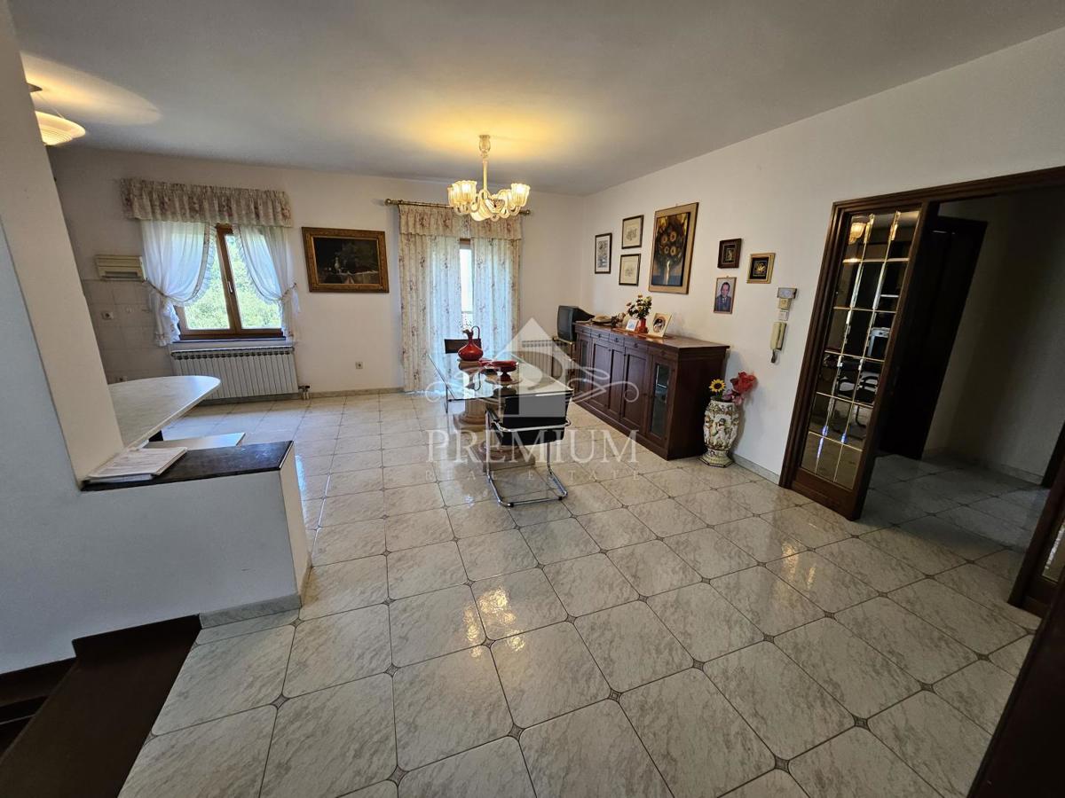 APPARTAMENTO SU DUE PIANI, GARAGE, GIARDINO